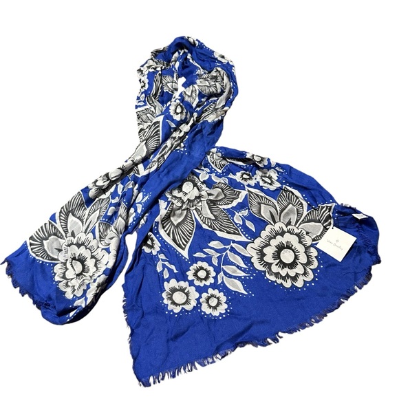 Vera Bradley Woven Scarf Snow Lotus Blue White Floral Design Rectangle NWT - Picture 3 of 6